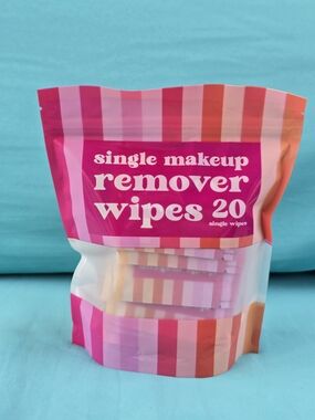 Single Makeup Remover Wipes 20-Pack - Pink Striped